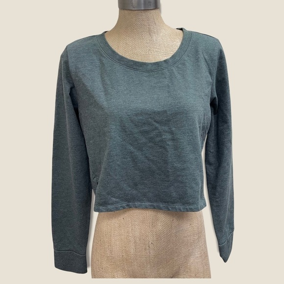 LUCY cropped long sleeve top‎ - Picture 1 of 6